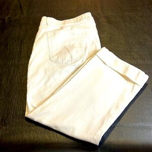 EUC White Jean Capris. NY&Co. Size 16